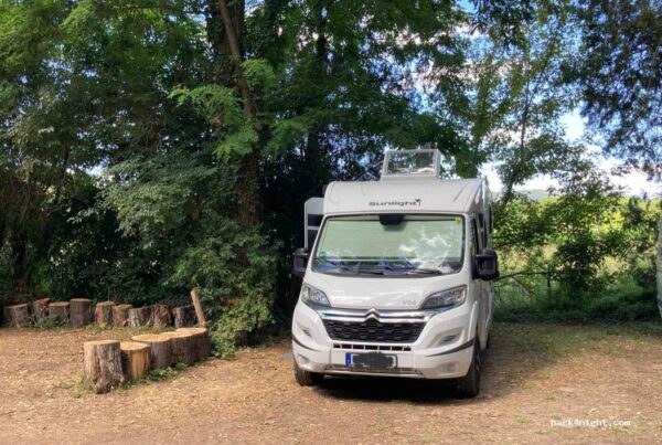 park for a nigth sur la base nautique de la petite mer, van, camping car