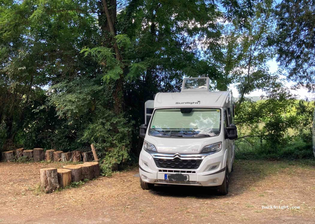 park for a nigth sur la base nautique de la petite mer, van, camping car